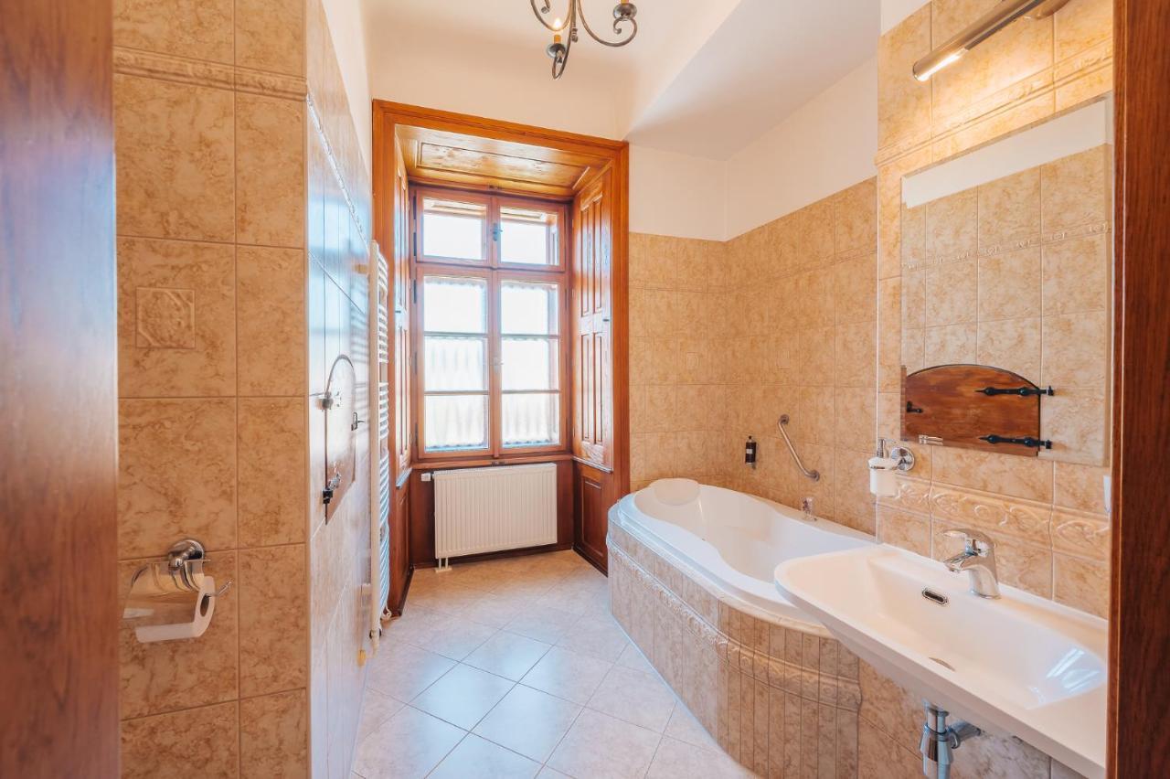 Zamek Hradek U Susice Hotel Buitenkant foto